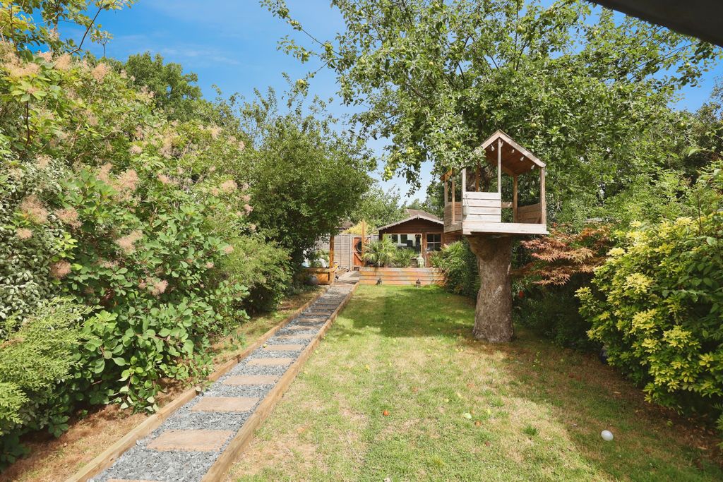 Property photo 2 of 20 Garden