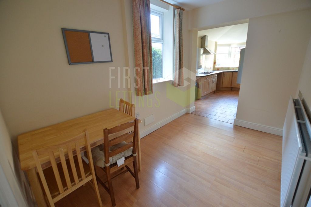 Property photo 3 of 10 Dining Area