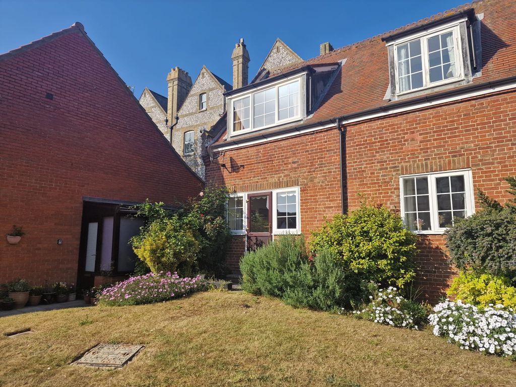 Property photo 1 of 18 Exterior