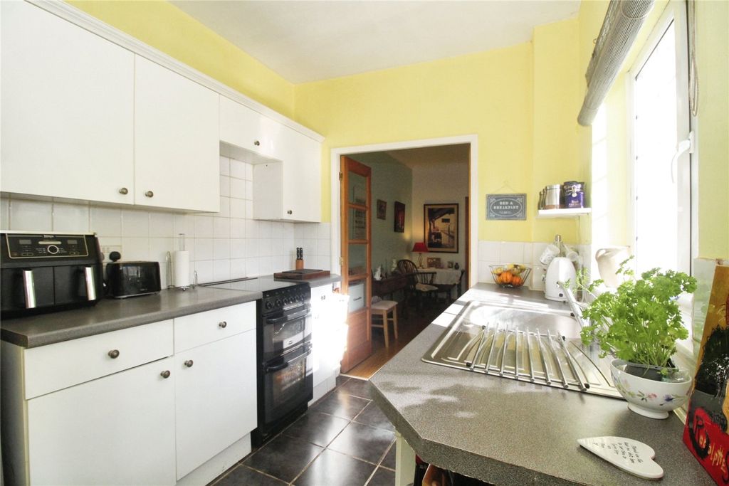 Property photo 3 of 14 Kitchen