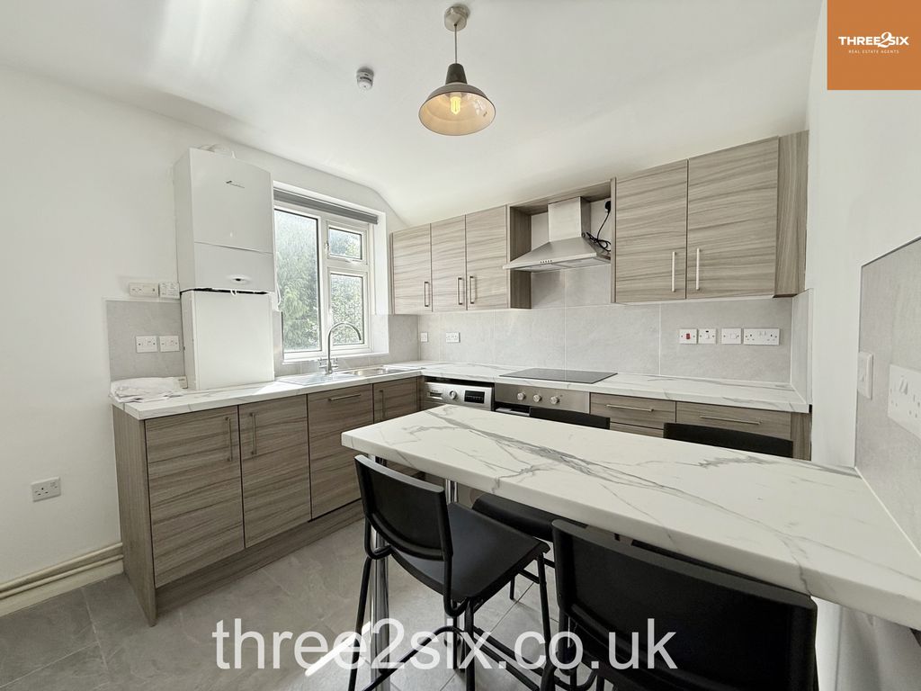 Property photo 2 of 7 Kitchen