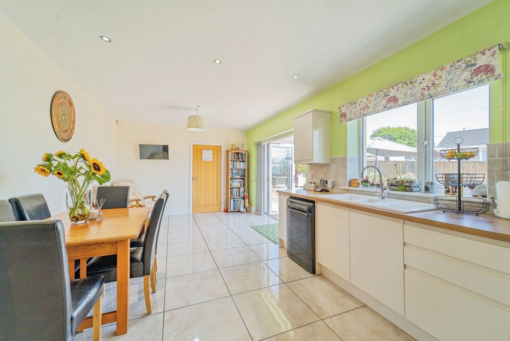 Property photo 3 of 17 Pbox-Img.Jpg