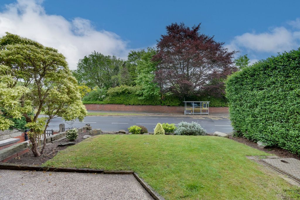 Property photo 2 of 25