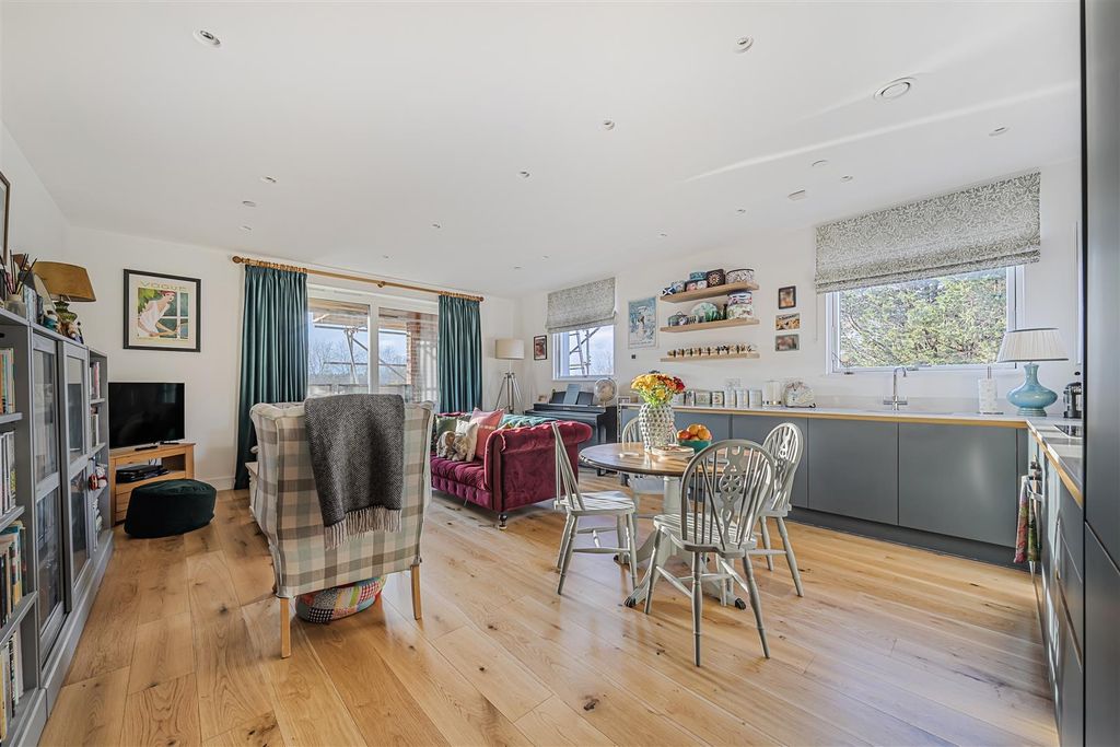 Property photo 2 of 24 1372023-6-692479Ec1450d.Jpg