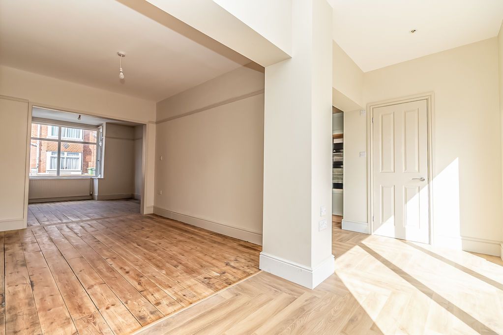 Property photo 2 of 24 .