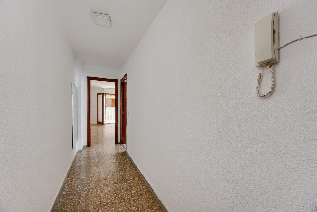 Property photo 2 of 25