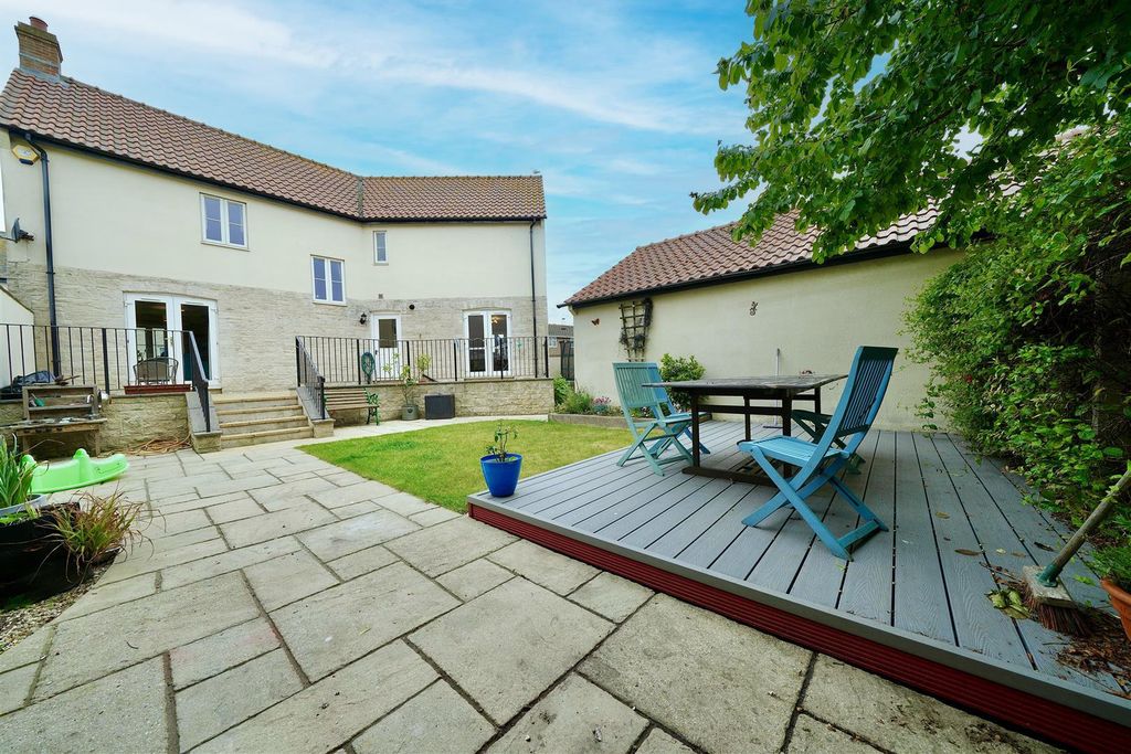 Property photo 1 of 17 Ft3.Png