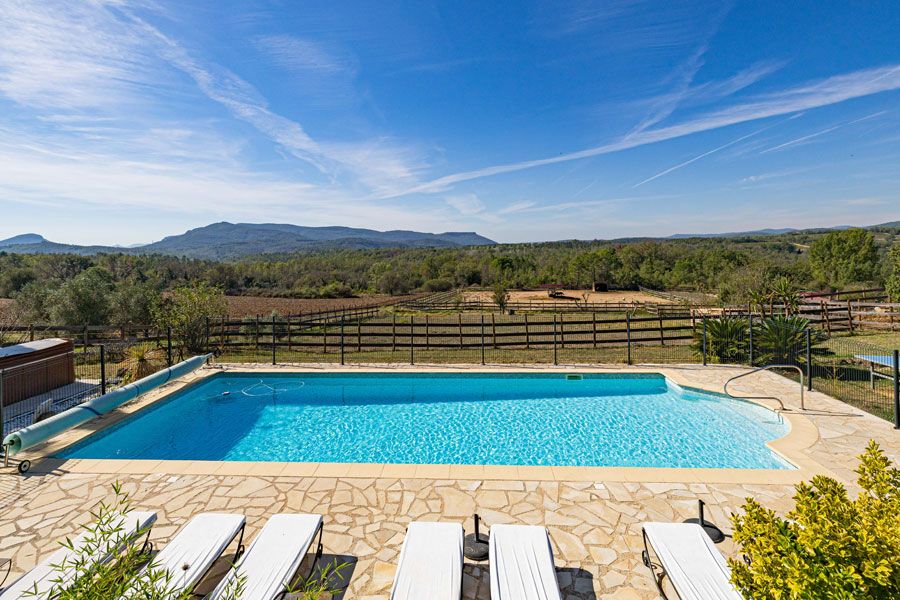 Property photo 2 of 28