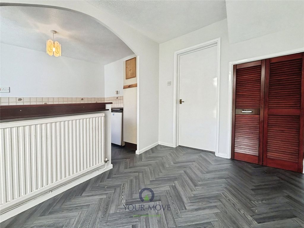 Property photo 3 of 14 Kitchen