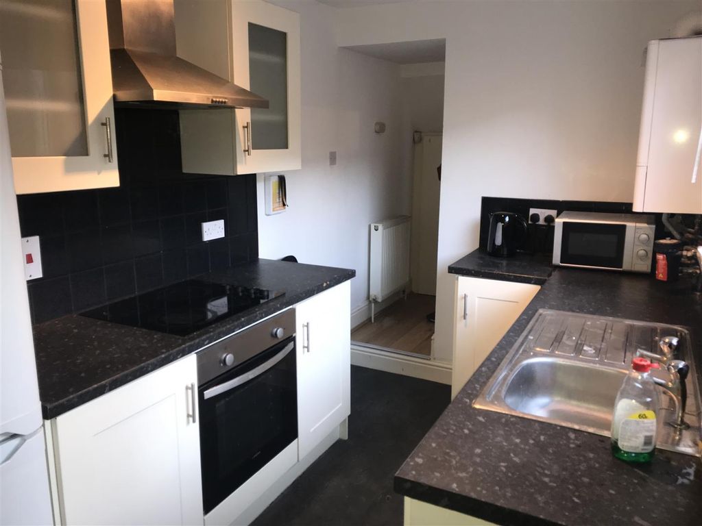 Property photo 3 of 7 Kitchen (2).Jpg