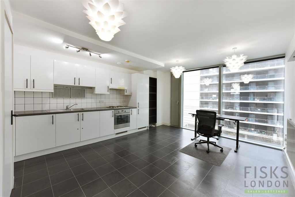 Property photo 1 of 11 307, 26 Marsh Wall (5).Jpg