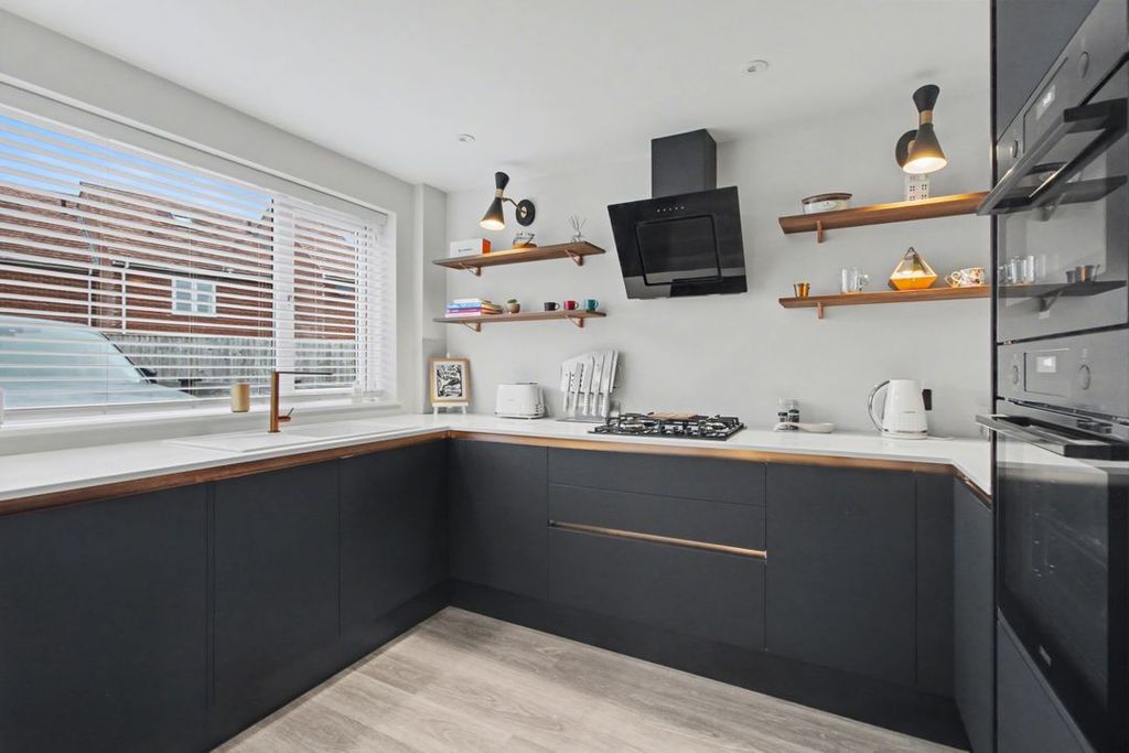 Property photo 3 of 15 Img1149Img1151