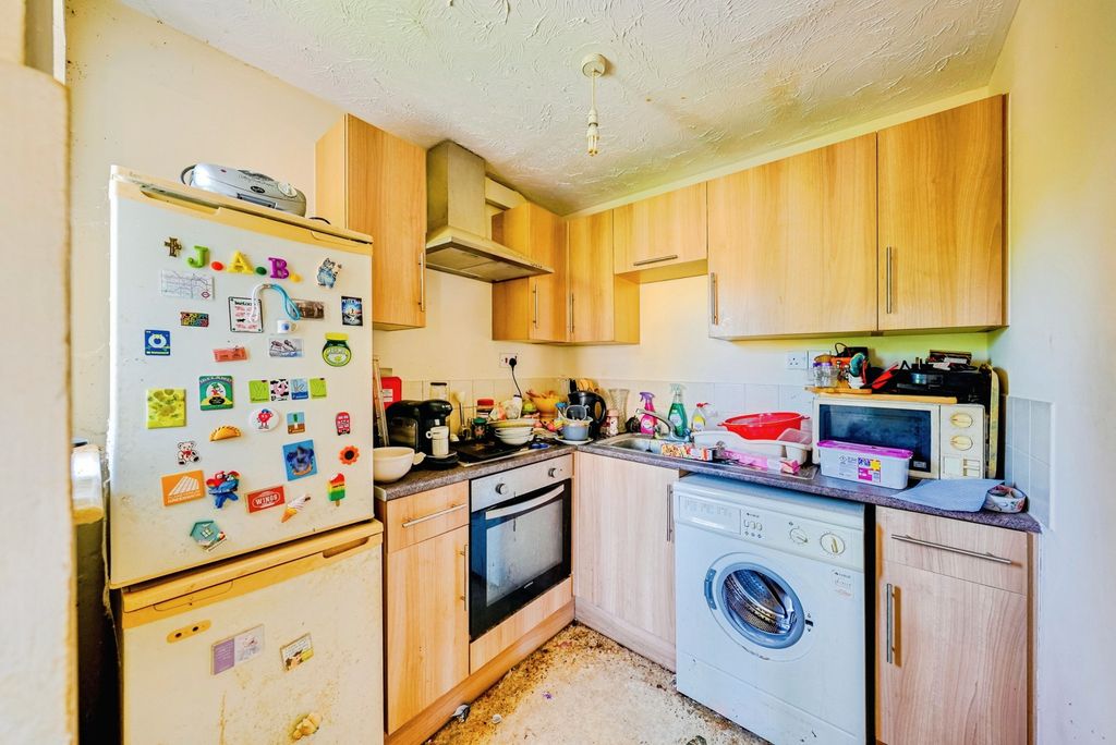 Property photo 2 of 14 Kitchen