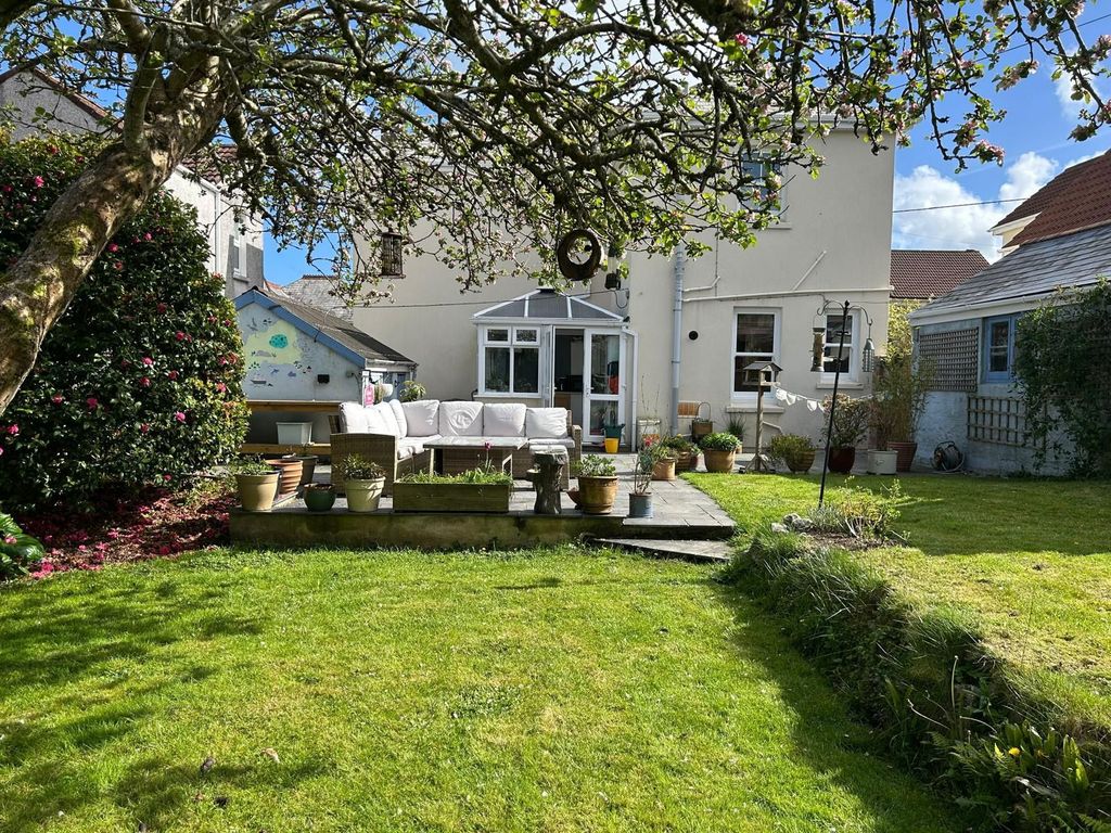 Property photo 2 of 38