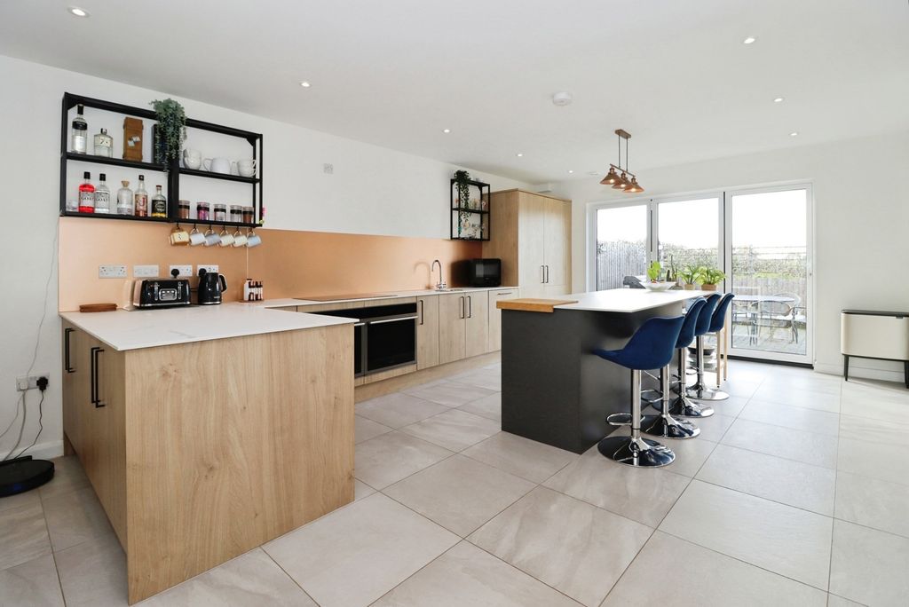 Property photo 2 of 16 Photo