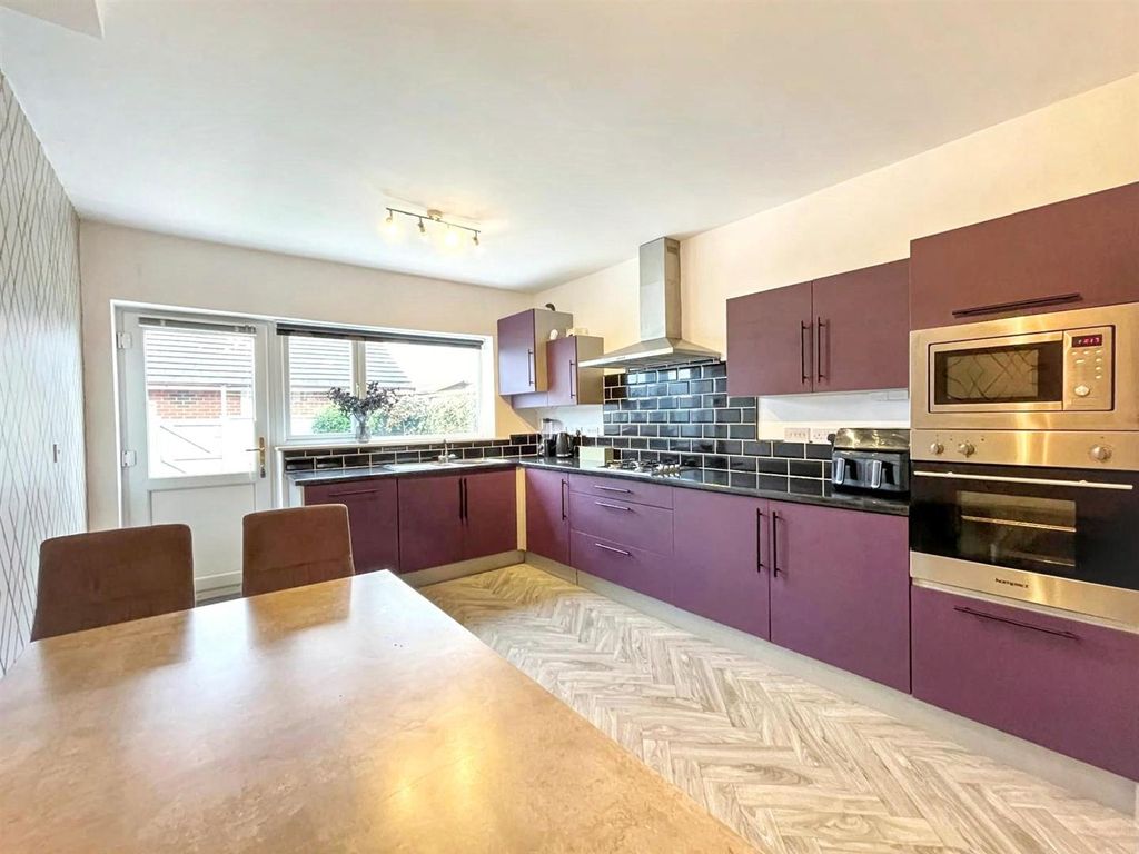 Property photo 3 of 25 Kitchen Diner