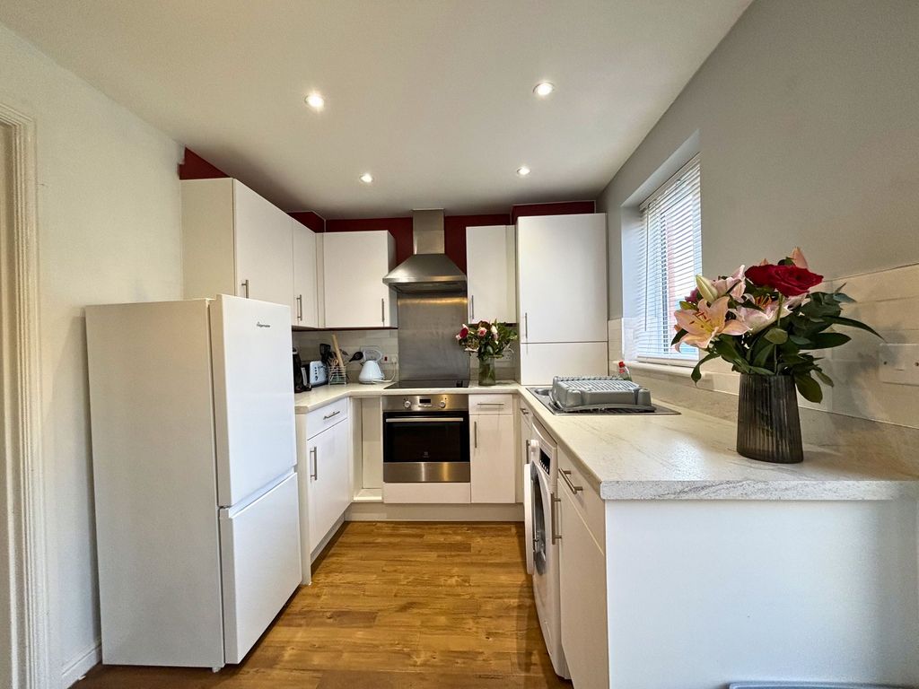 Property photo 2 of 15 Kitchen