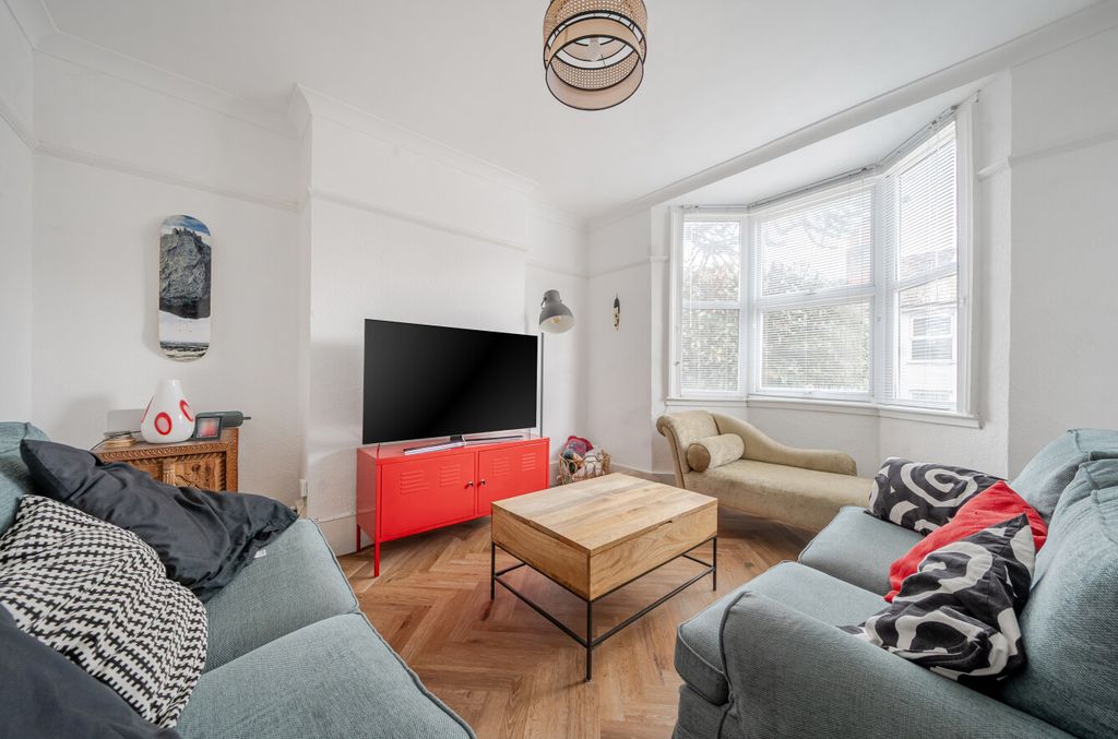 Property photo 2 of 19 1446575-21-69Df93...