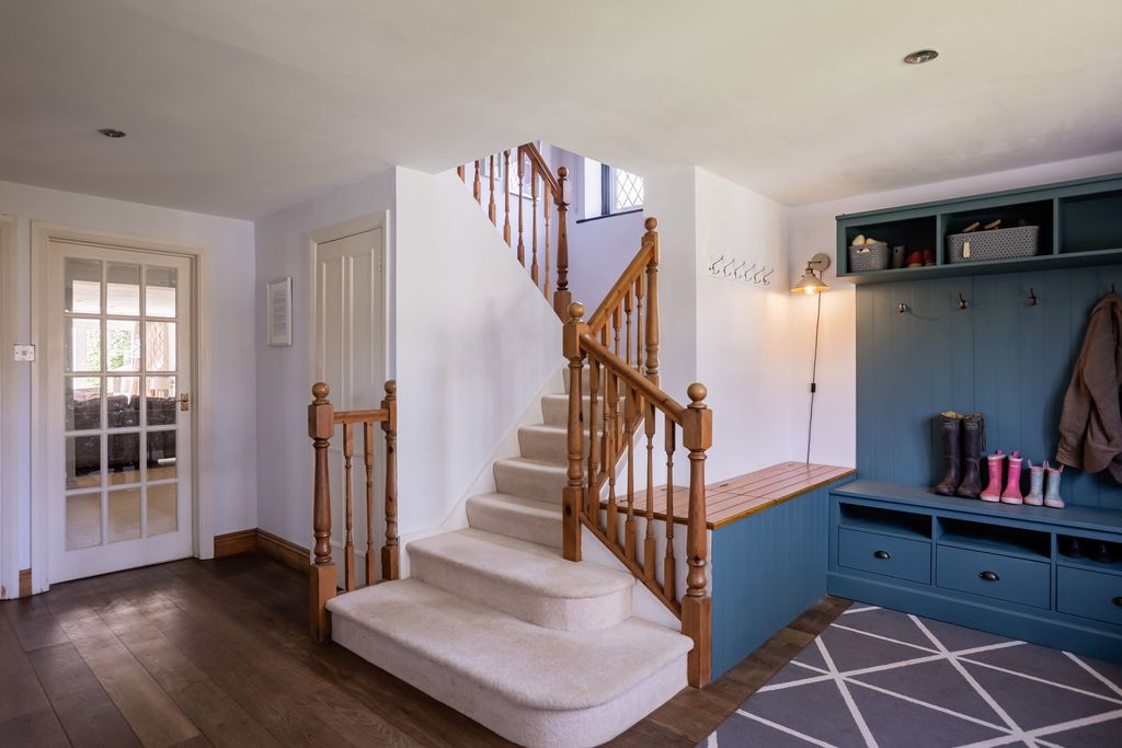 Property photo 2 of 34