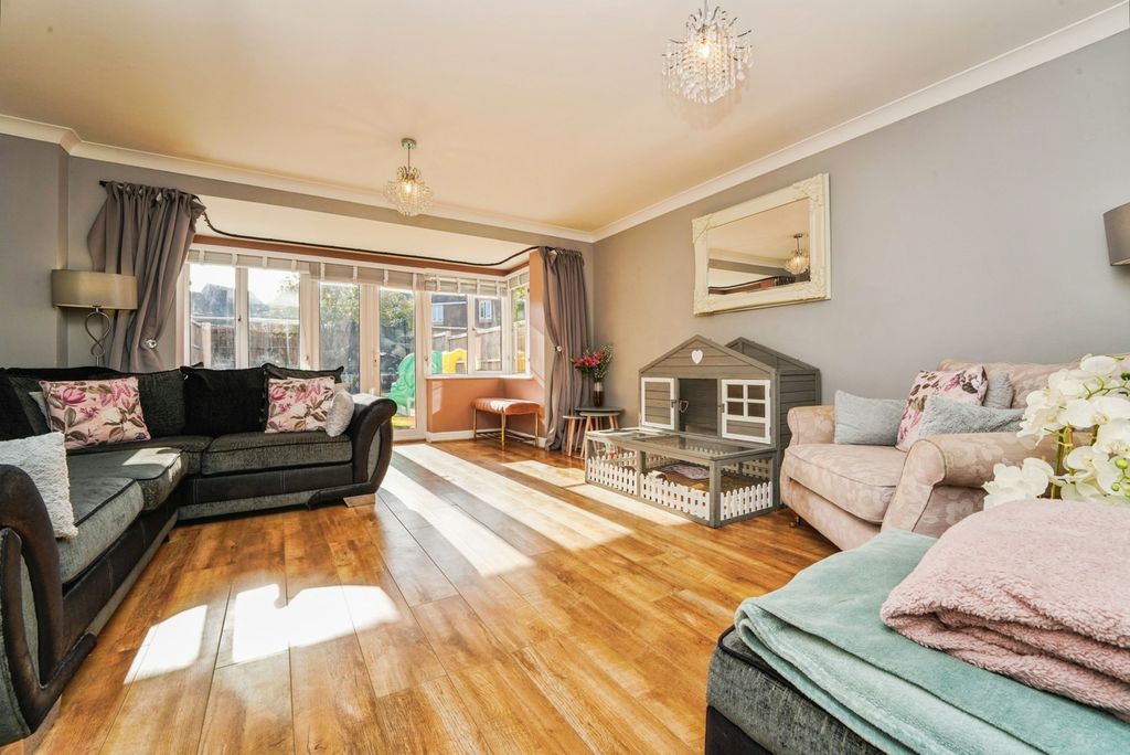 Property photo 3 of 11 Photo