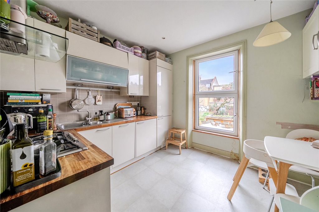 Property photo 2 of 16 Picture No. 32