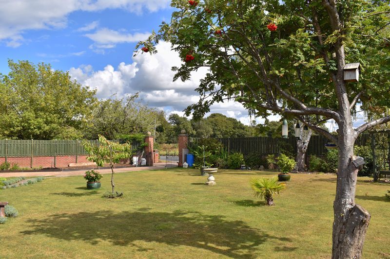 Property photo 2 of 25 Garden