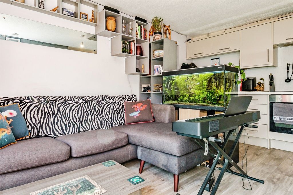 Property photo 3 of 11