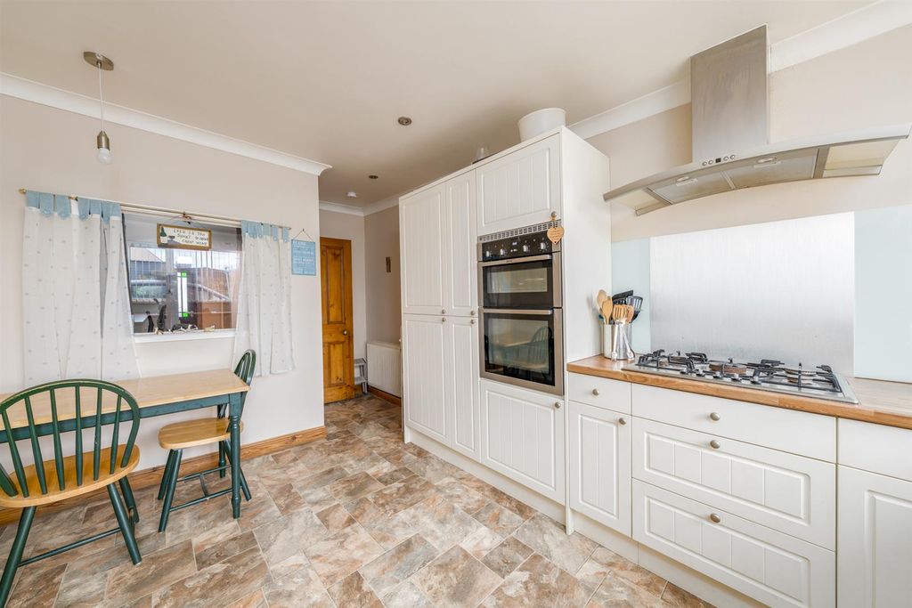 Property photo 3 of 19 Alexander Cottage Reston-08.Jpg