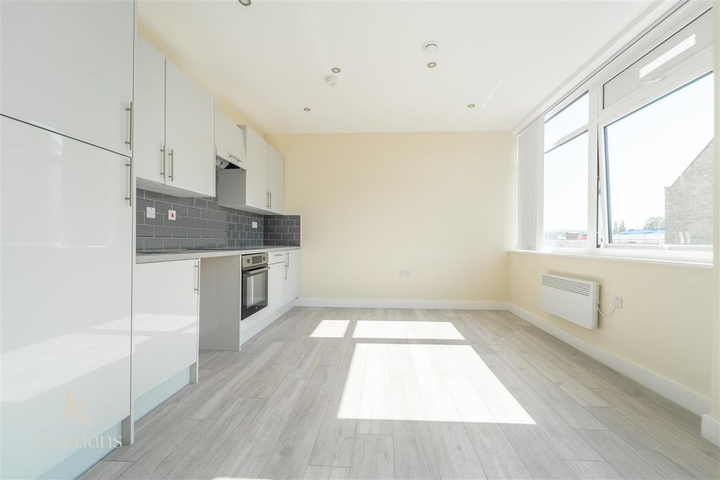 Property photo 2 of 25