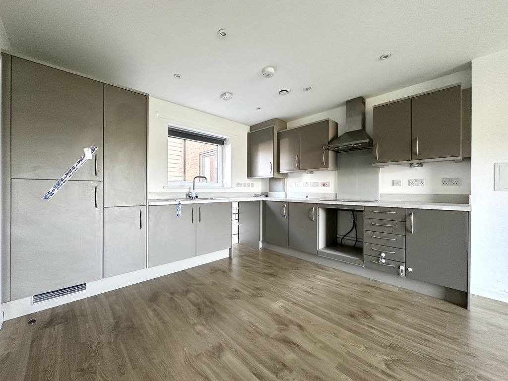 Property photo 3 of 18 Kitchen Area