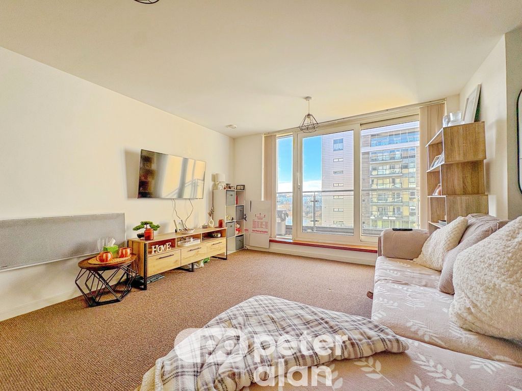 Property photo 3 of 17 Living Room