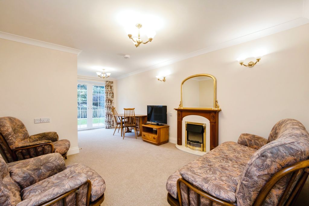 Property photo 2 of 11 Lounge