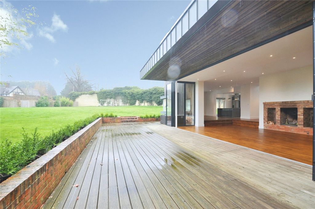 Property photo 2 of 24 Picture No. 11