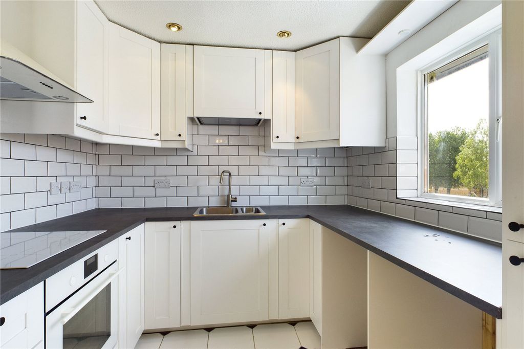 Property photo 2 of 8 Kitchen