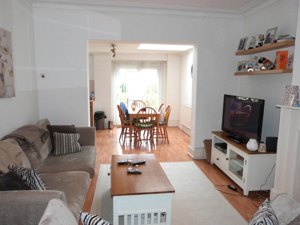 Property photo 1 of 7 2 Bed Flat To Rent St. Johns Road, London Nw11