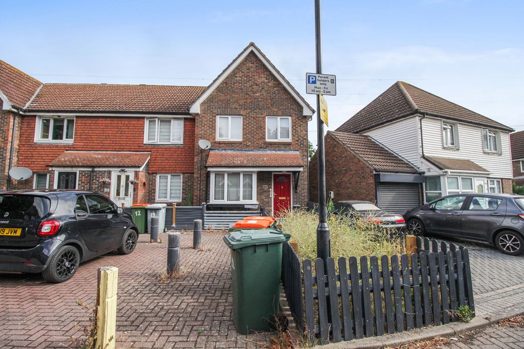 Property photo 2 of 11 13 Oakley Close, Beckton, London E6 5Rt