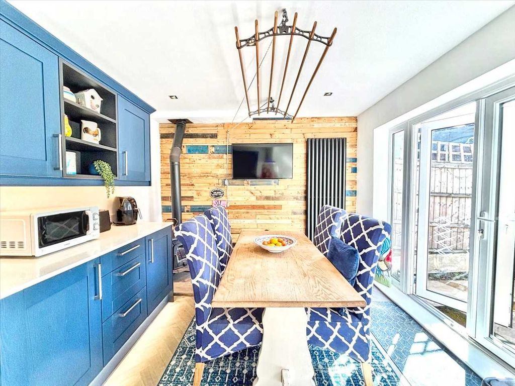 Property photo 3 of 28