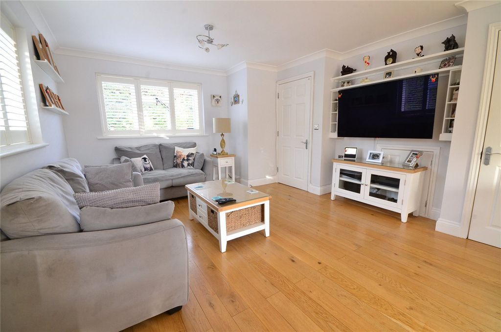 Property photo 2 of 24 Kitchen/Living