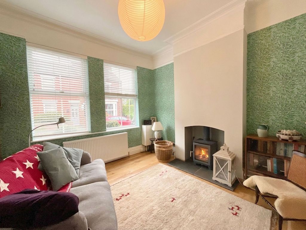 Property photo 2 of 27
