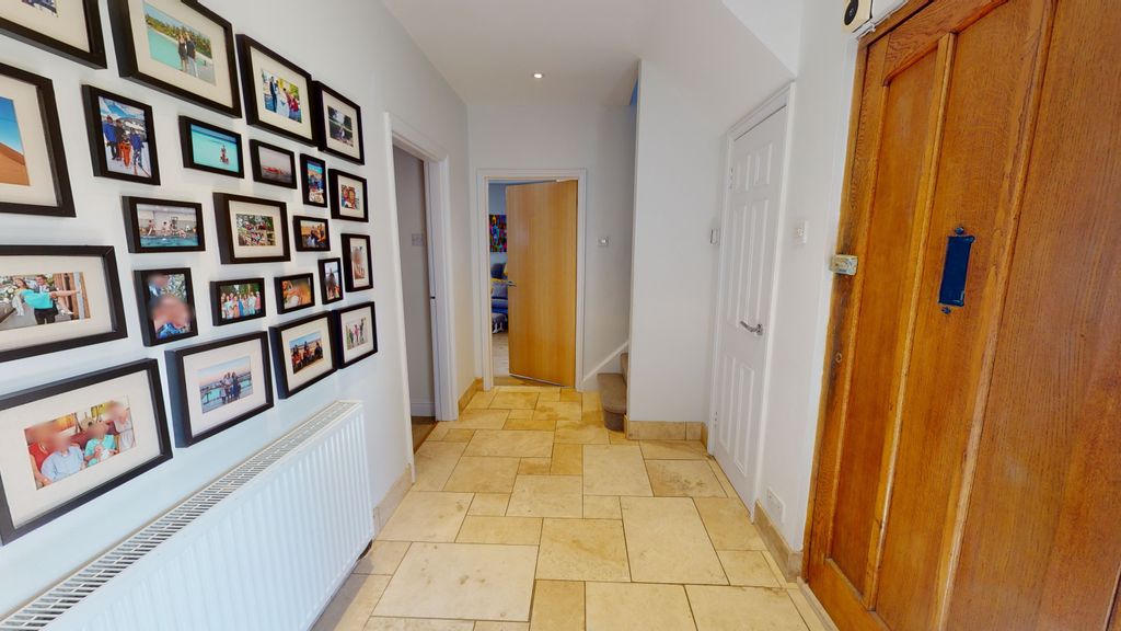 Property photo 2 of 27