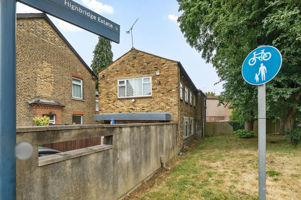 Property photo 1 of 12 1296397 11.Jpg