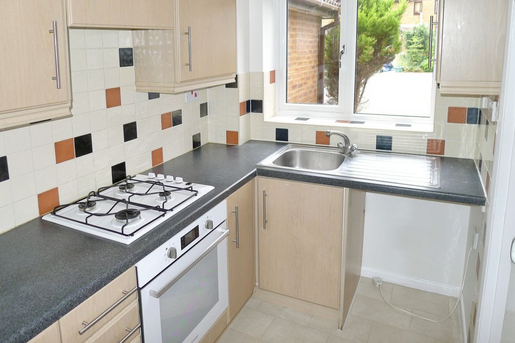 Property photo 2 of 9 Kitchen