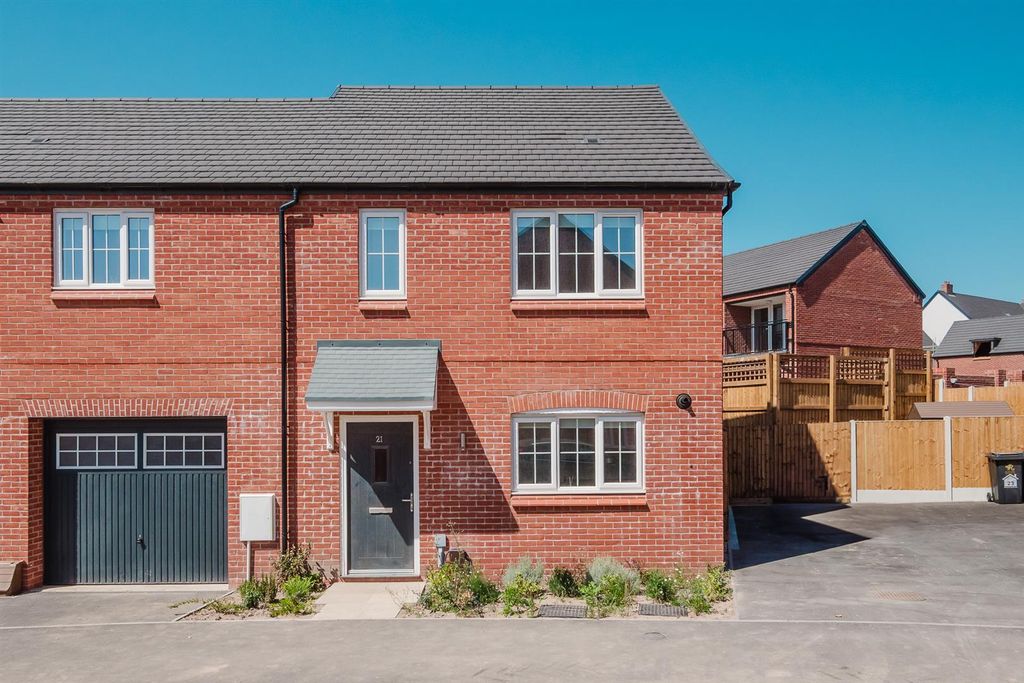 Property photo 1 of 18 Cedar.Jpg