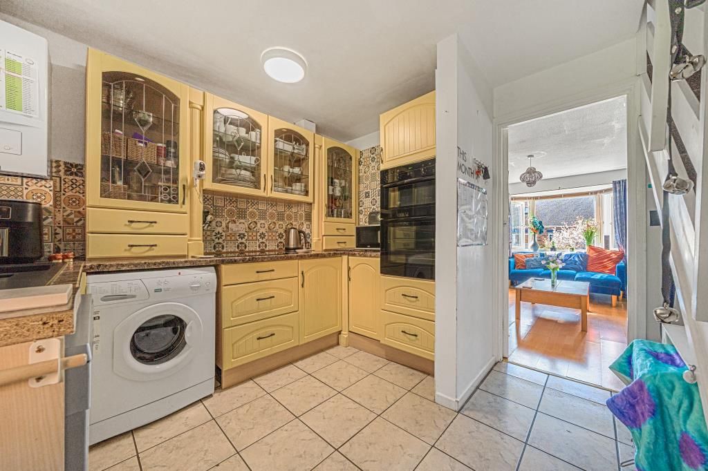 Property photo 3 of 20 Kitchen
