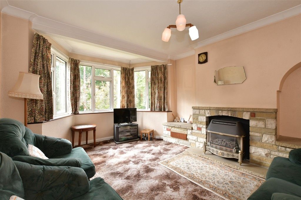 Property photo 3 of 8 Lounge