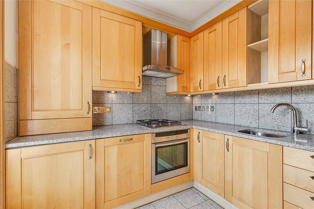 Property photo 2 of 21