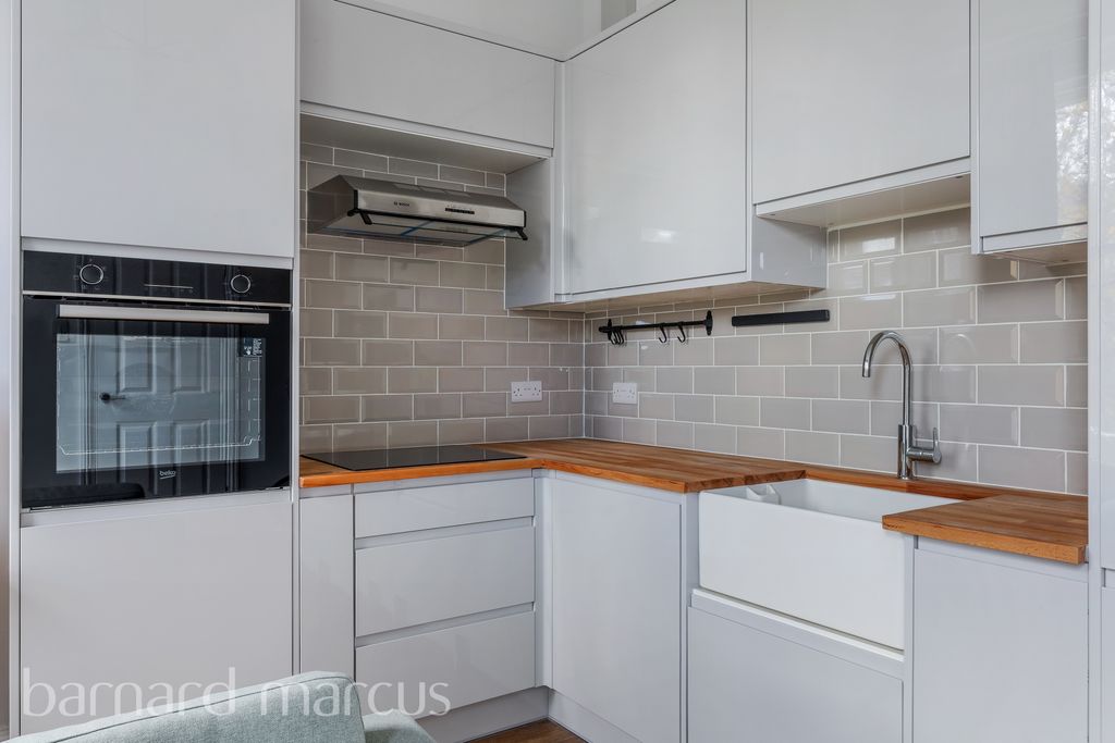 Property photo 2 of 6 Kitchen