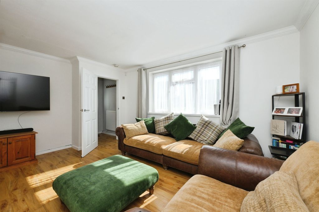 Property photo 3 of 26