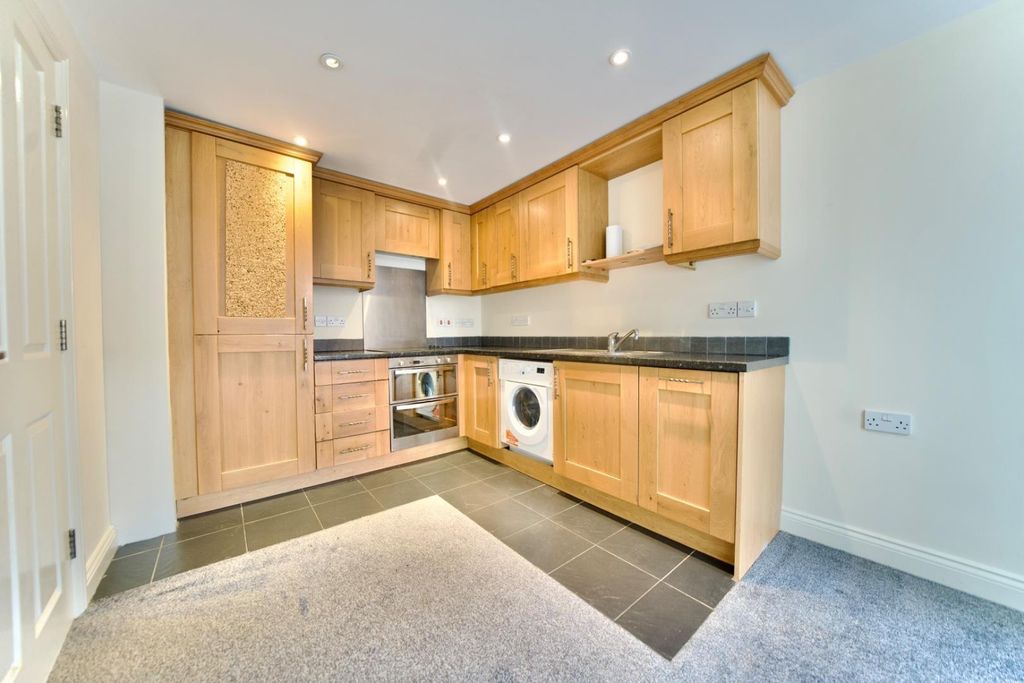 Property photo 3 of 12 Jghseda8Eei1Cg1Acpjoga.Jpg