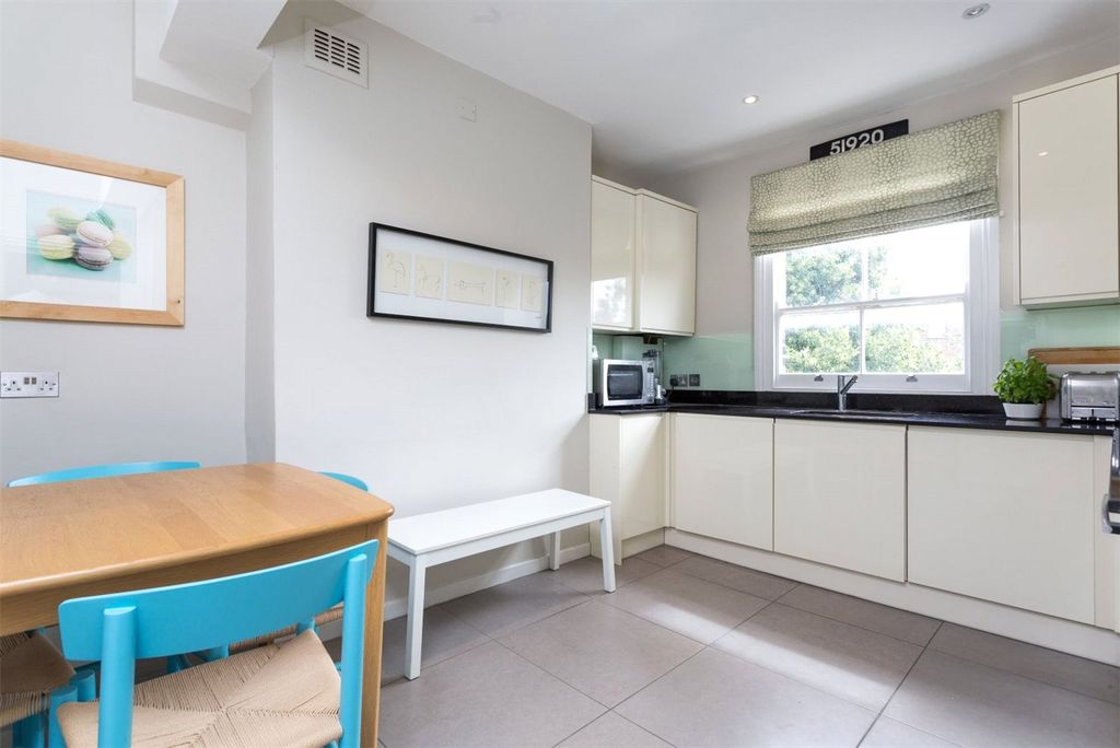 Property photo 2 of 7 Cephas Street E1